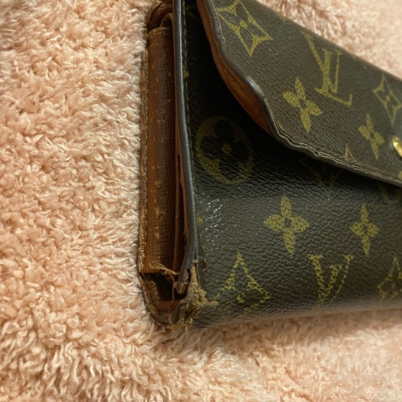 Louis Vuitton wallet!! - Picture 3 of 8